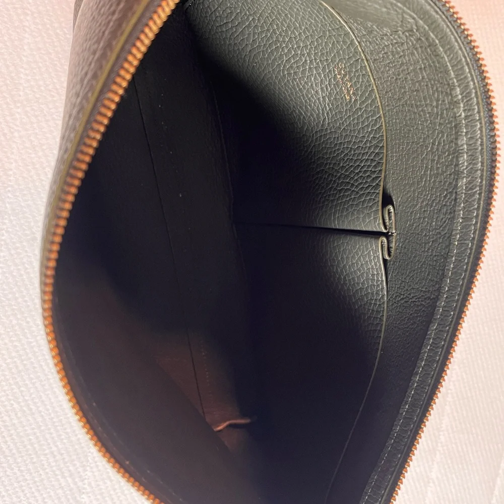 Cuyana System Pouch Large - Dark Olive - Picture 4 of 5